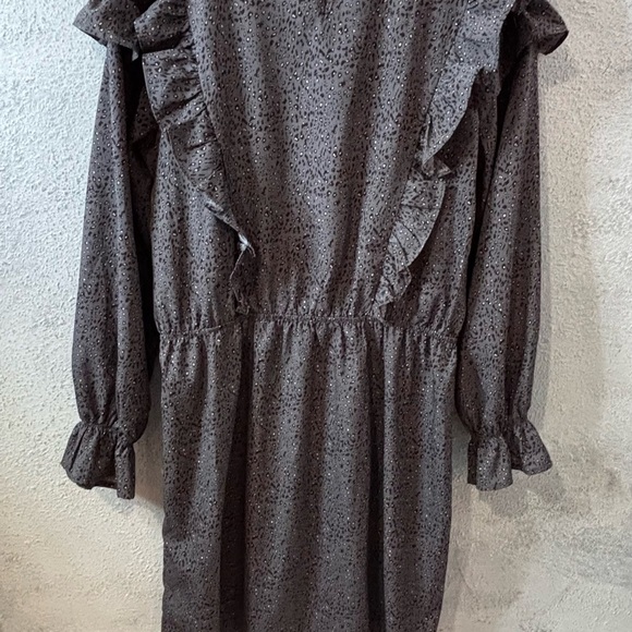 Elegant Brown and White Midi Dress - Picture 4 of 5